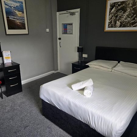 Peek-A-Booze - Budget Hotel - Adults Only Blackpool Eksteriør billede