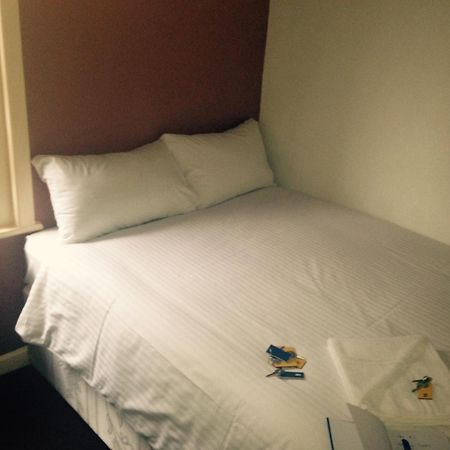 Peek-A-Booze - Budget Hotel - Adults Only Blackpool Eksteriør billede