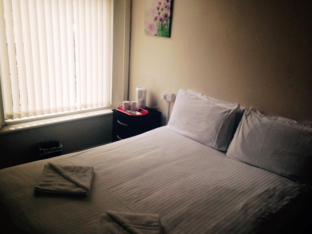 Peek-A-Booze - Budget Hotel - Adults Only Blackpool Værelse billede