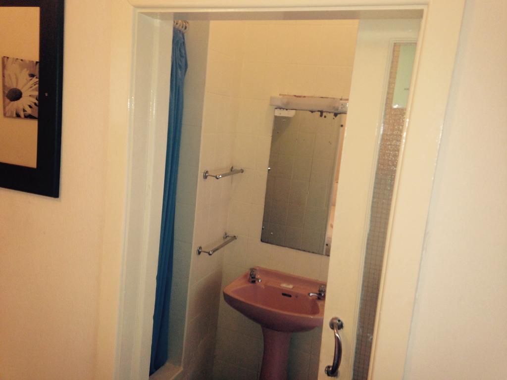 Peek-A-Booze - Budget Hotel - Adults Only Blackpool Værelse billede
