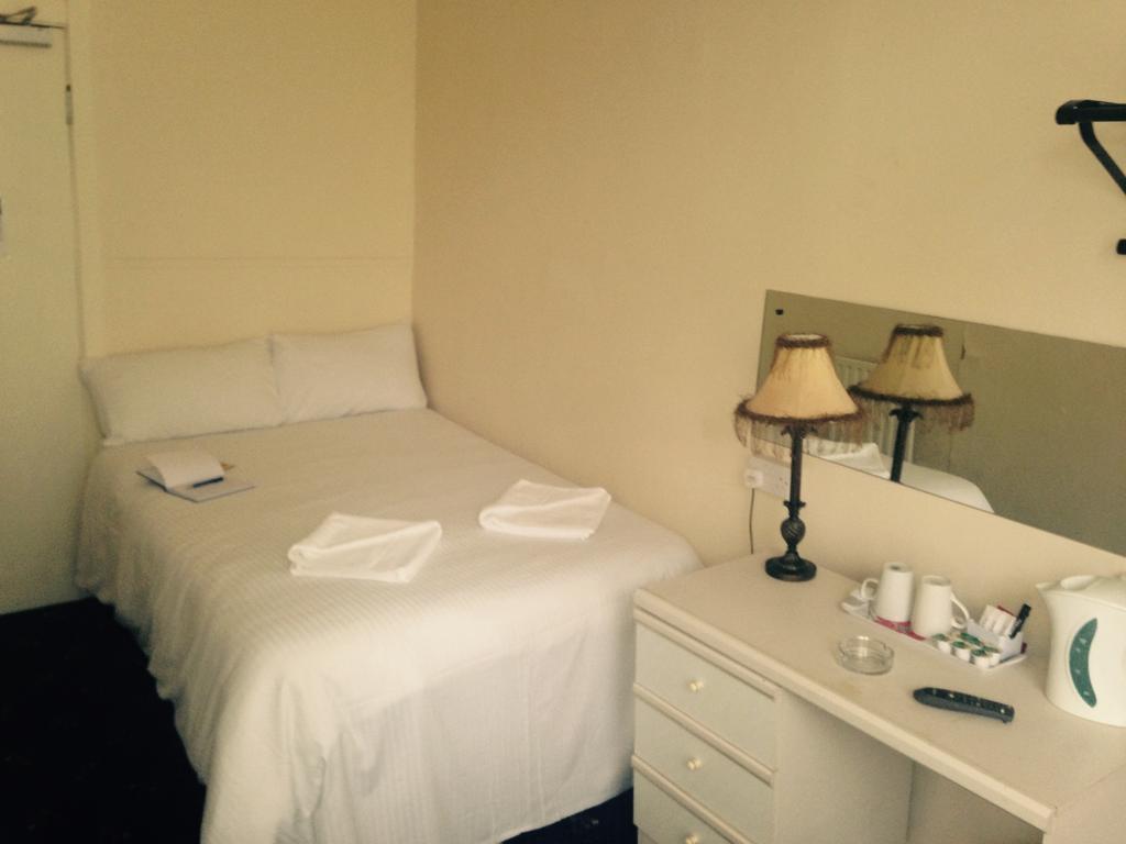Peek-A-Booze - Budget Hotel - Adults Only Blackpool Værelse billede