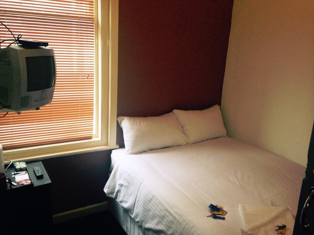 Peek-A-Booze - Budget Hotel - Adults Only Blackpool Værelse billede
