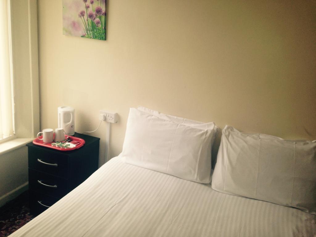 Peek-A-Booze - Budget Hotel - Adults Only Blackpool Værelse billede