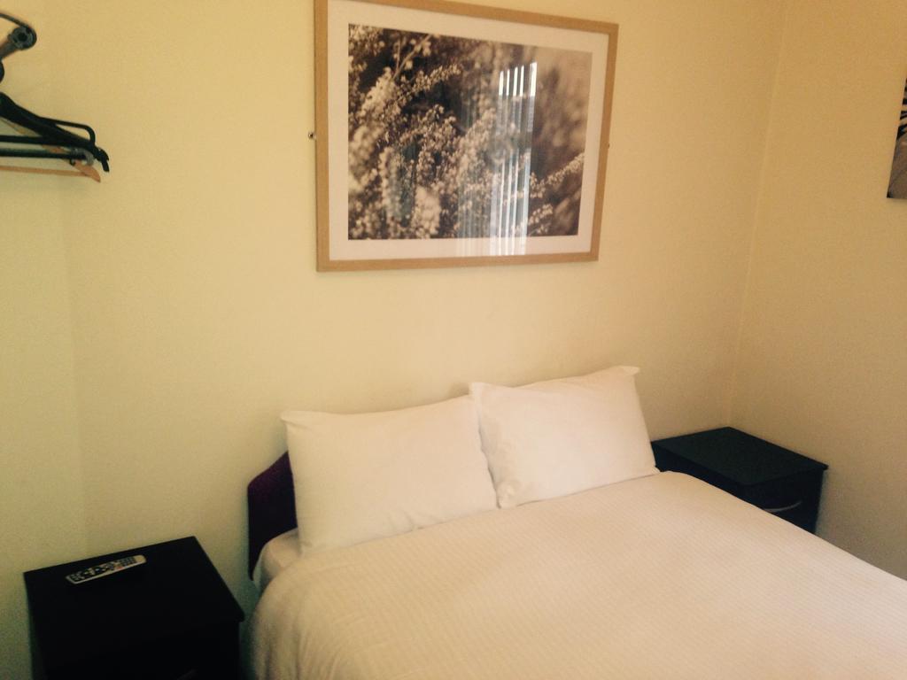 Peek-A-Booze - Budget Hotel - Adults Only Blackpool Værelse billede